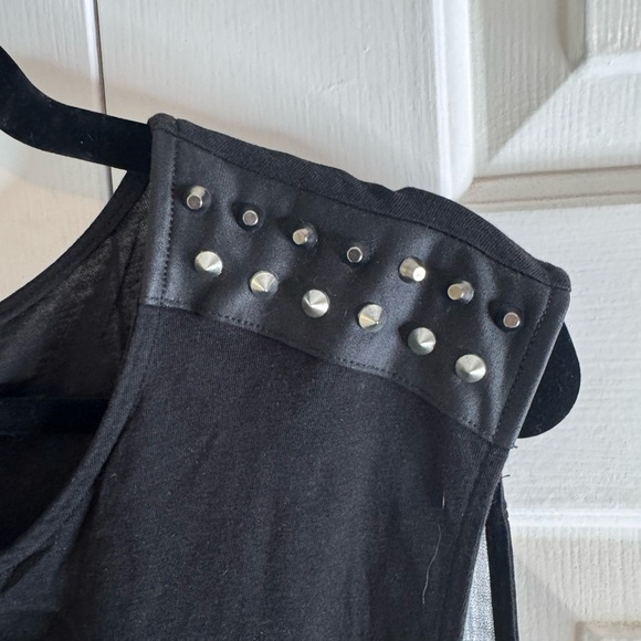 Women’s Black Sleeveless Studded Shear Hem Top Size Medium - Picture 5 of 9